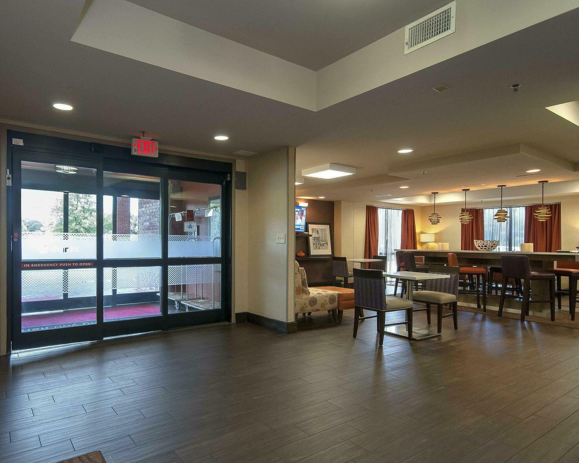 Hampton Inn Greenville/Тревелерс-Рест Екстер'єр фото