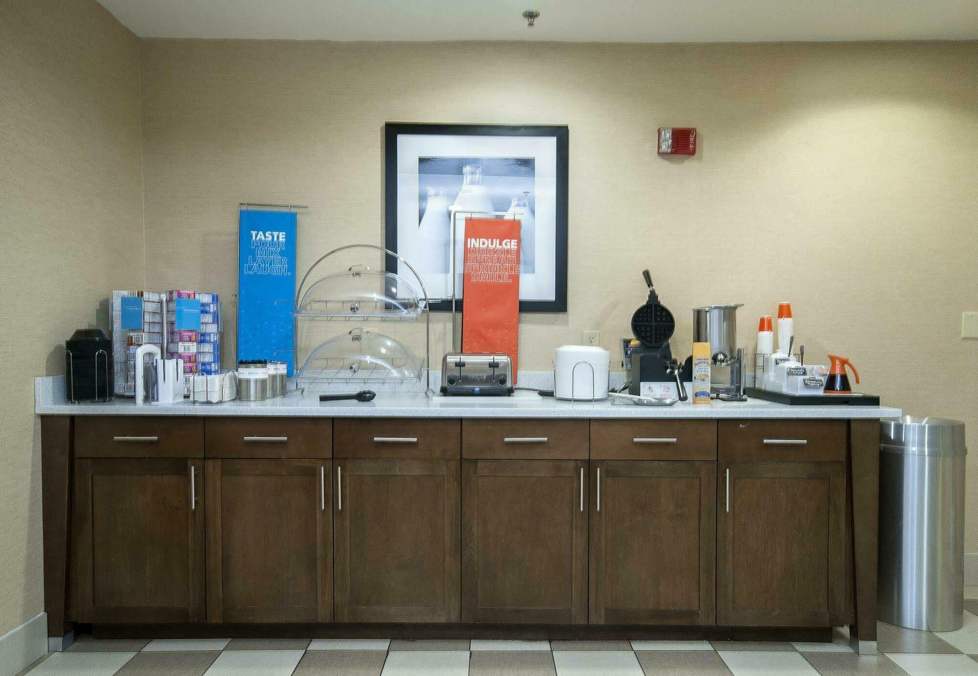 Hampton Inn Greenville/Тревелерс-Рест Екстер'єр фото