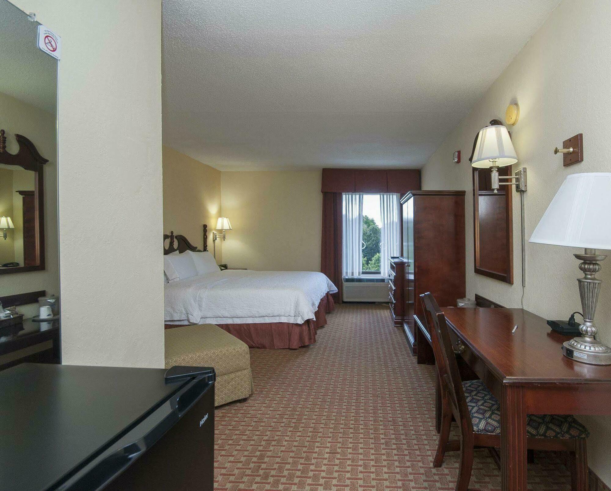 Hampton Inn Greenville/Тревелерс-Рест Екстер'єр фото